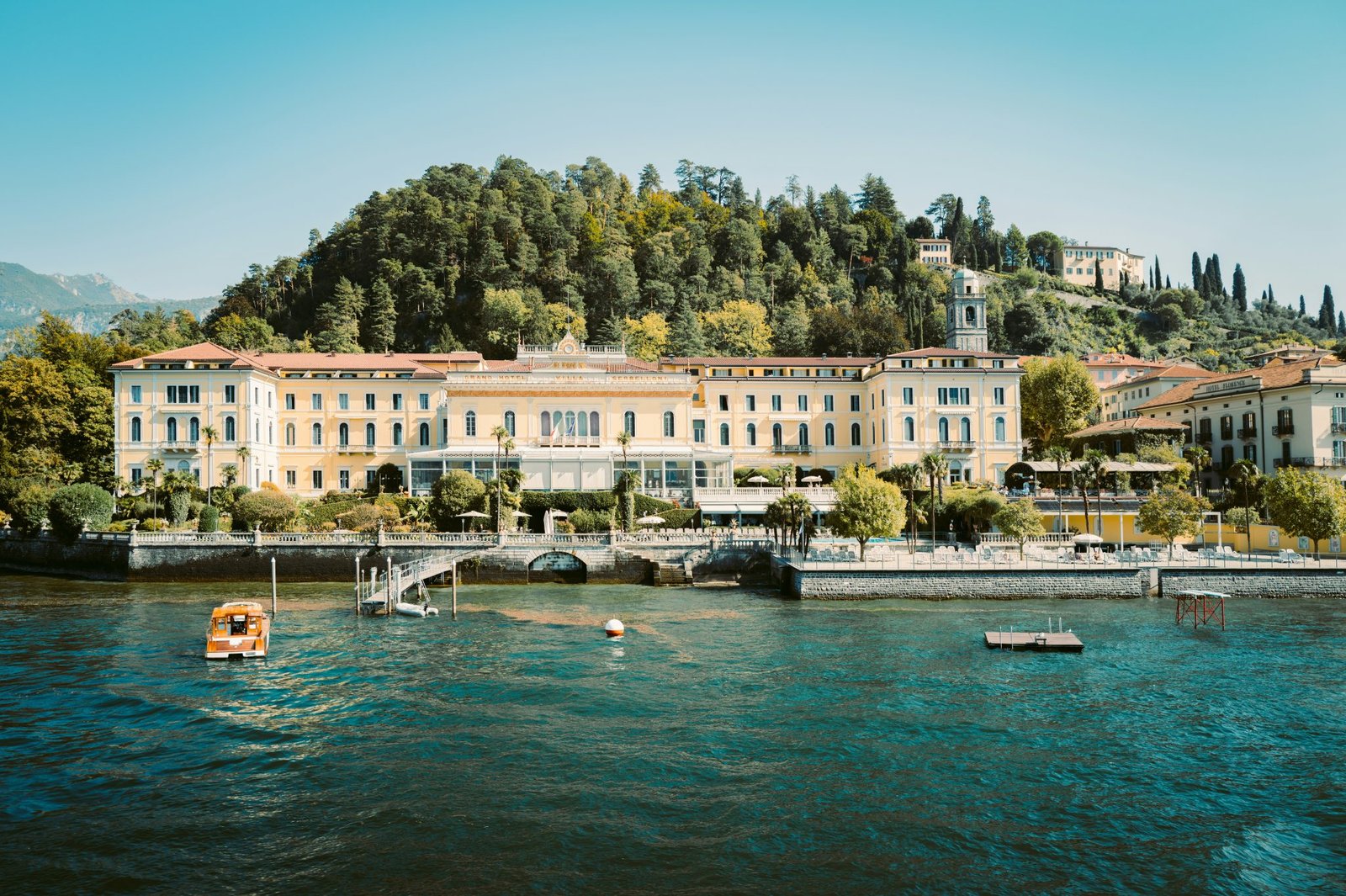 Ferry cruzando el Lago de Como