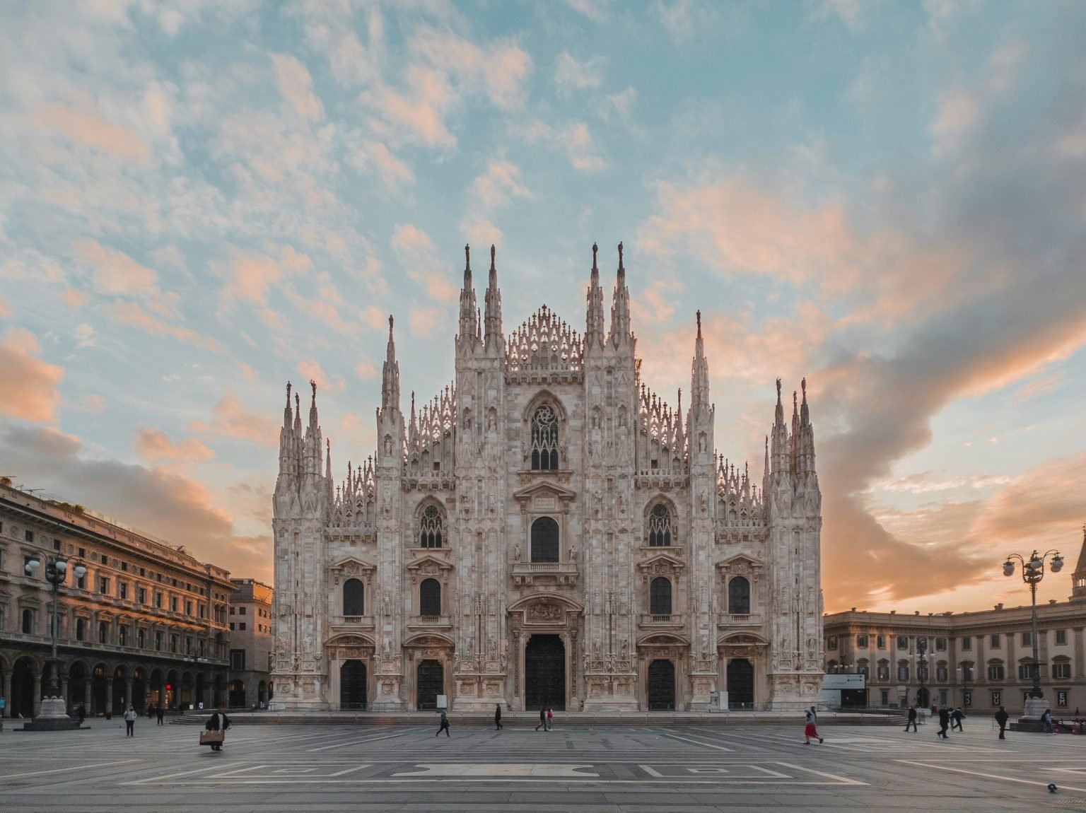 Duomo de Milán al atardecer