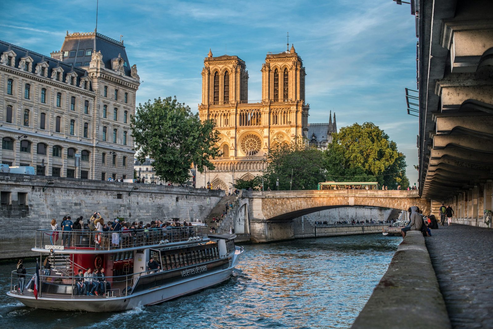 Caminando cerca de Notre Dame