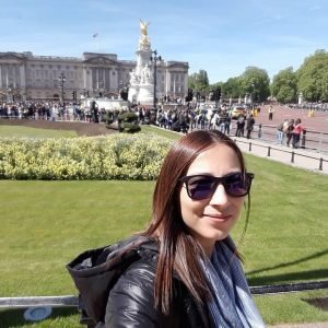 Caminando por las afueras del Palacio de Buckingham
