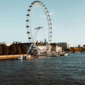 London Eye y el Támesis vistos desde la orilla sur de Londres